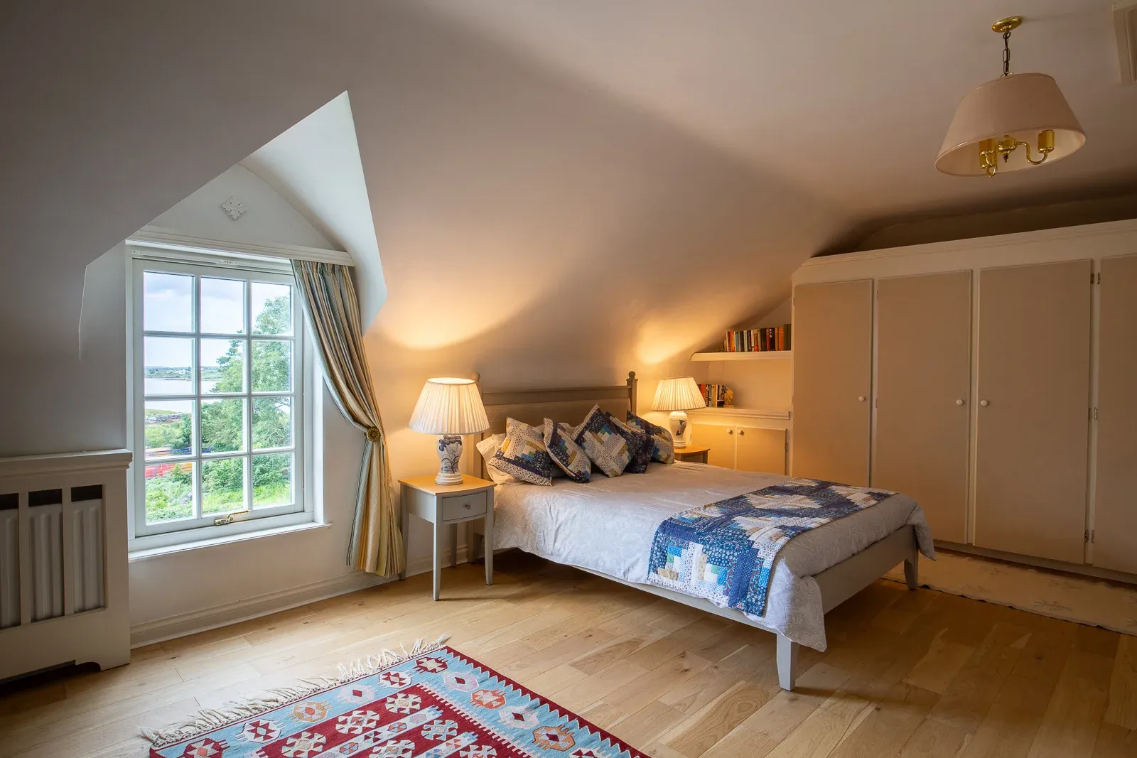 Bedroom three with king size bed and sea view